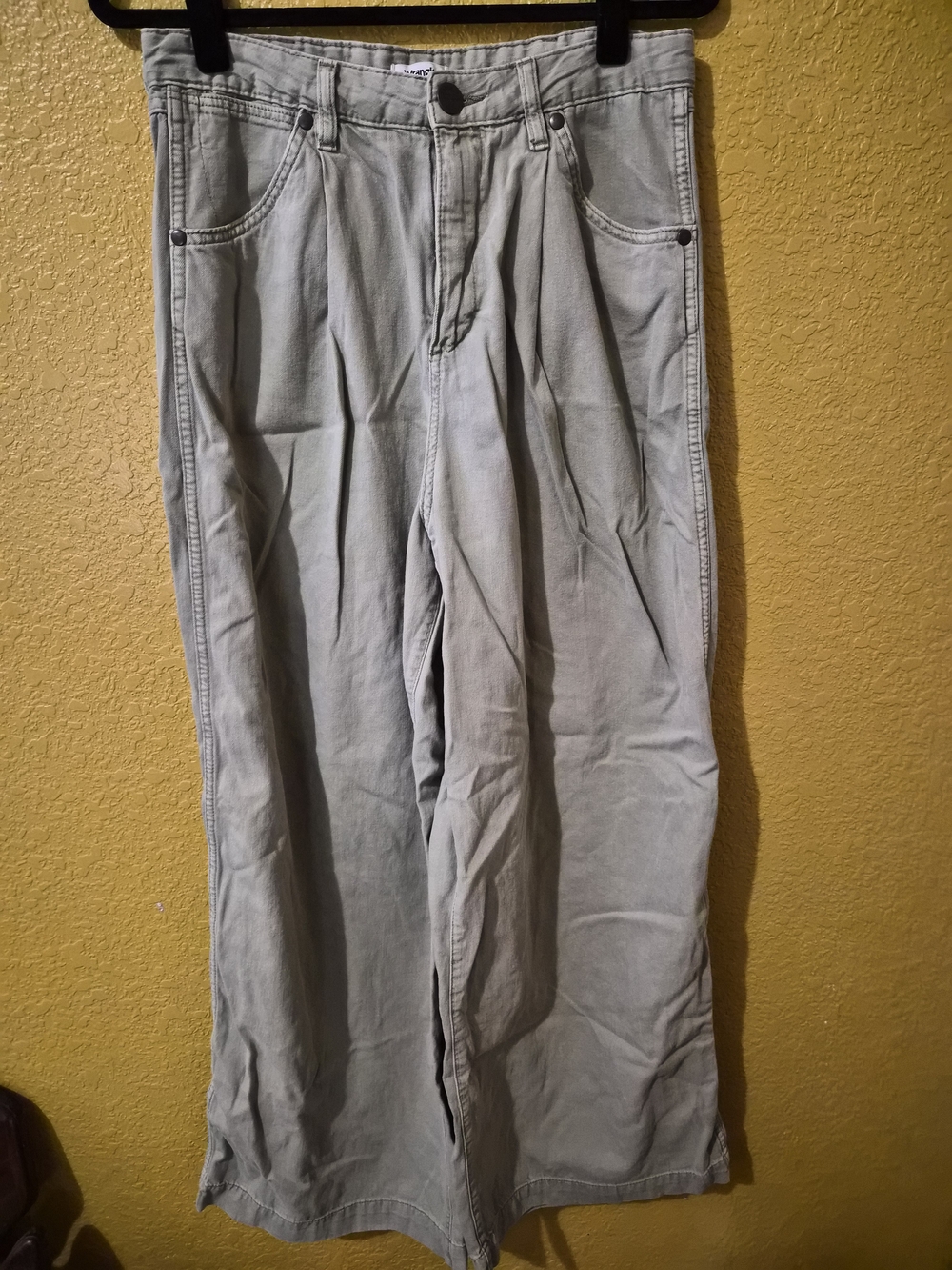 Wrangler Wide-Leg Pleated Trousers